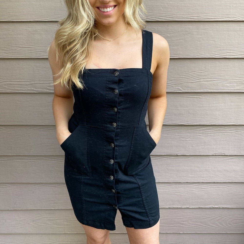 Black forever 21 button down dress with pockets